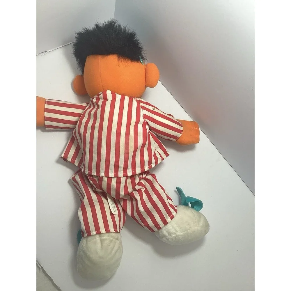 VTG 1996 Tyco Preschool Sesame Street Sleeping Ernie Plush Does Not Work